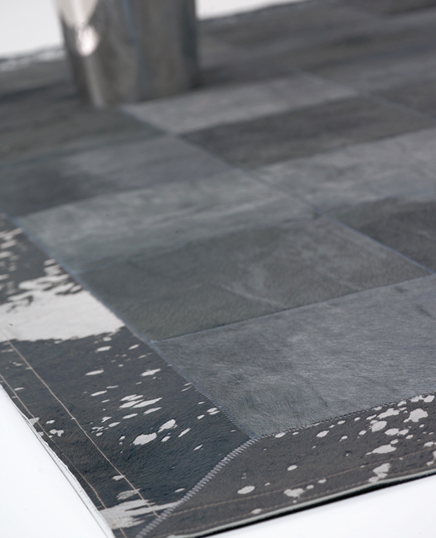 SKIN RUG ACID BORDER (30) D.GREY/SILVER SKIN RUG ACID BORDER (30) D.GREY/SILVER